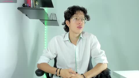 Manuel online show from 12/30/24, 11:37