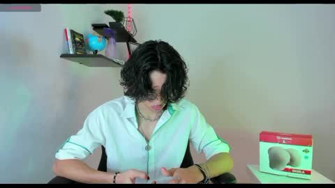 Manuel online show from 10/19/25, 02:34