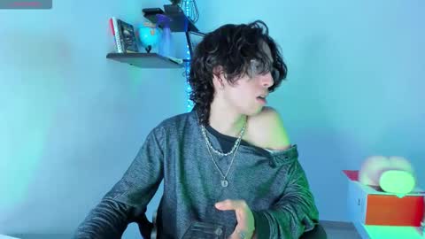 Manuel online show from 10/23/25, 04:34