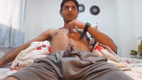 Snapshot of manuel444rl chatting on 10/22/25, 06:29 Manuel RL online show from 10/22/25, 06:29