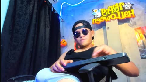 Manuel online show from 10/27/25, 01:20