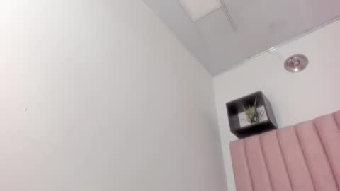 Snapshot of manuela_zapata chatting on 10/27/25, 03:10 manu 3 online show from 10/27/25, 03:10