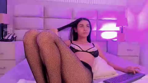 Snapshot of manuelaevans_ chatting on 03/09/26, 09:30 Manuela online show from 03/09/26, 09:30