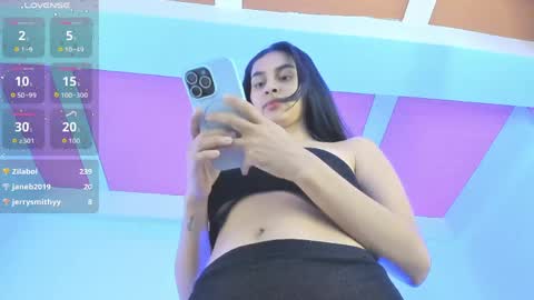 Snapshot of manuelaevans_ chatting on 05/18/26, 04:07 Manuela online show from 05/18/26, 04:07
