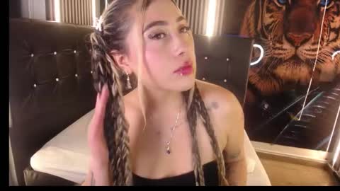 Snapshot of manuelaveelez chatting on 11/05/25, 06:02 Manuela online show from 11/05/25, 06:02