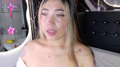 Snapshot of manuelaveelez chatting on 11/11/25, 04:56 Manuela online show from 11/11/25, 04:56