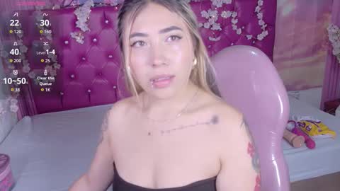 Snapshot of manuelaveelez chatting on 11/16/25, 06:57 Manuela online show from 11/16/25, 06:57