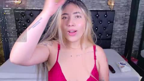 Snapshot of manuelaveelez chatting on 11/27/25, 05:20 Manuela online show from 11/27/25, 05:20