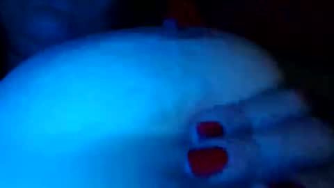 Snapshot of manurouse chatting on 11/17/25, 10:04 Manu online show from 11/17/25, 10:04