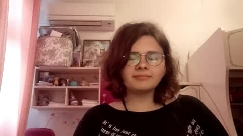 Snapshot of manygeorgl chatting on 09/20/25, 11:33 Hi Im Vini 18 years old online show from 09/20/25, 11:33