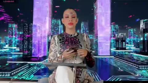 Snapshot of mara_lore chatting on 10/18/25, 09:48 Mara online show from 10/18/25, 09:48