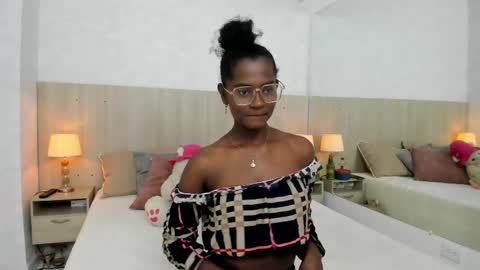Snapshot of mara_sinclair chatting on 06/07/26, 07:17 Mara Sinclair online show from 06/07/26, 07:17
