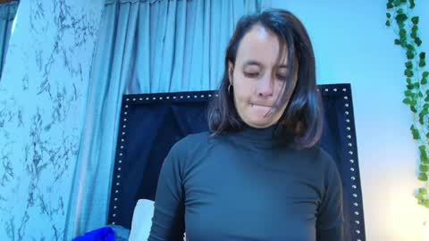 maraa_x online show from 05/17/26, 12:01