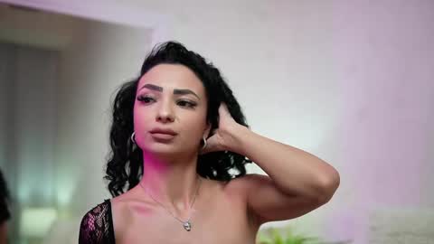 Snapshot of maraciel chatting on 02/20/25, 01:03 Mara online show from 02/20/25, 01:03