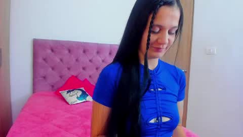 Snapshot of marahanson chatting on 09/18/25, 12:18 Mara hanson  online show from 09/18/25, 12:18