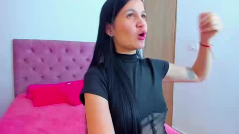 Snapshot of marahanson chatting on 09/19/25, 09:48 Mara hanson  online show from 09/19/25, 09:48