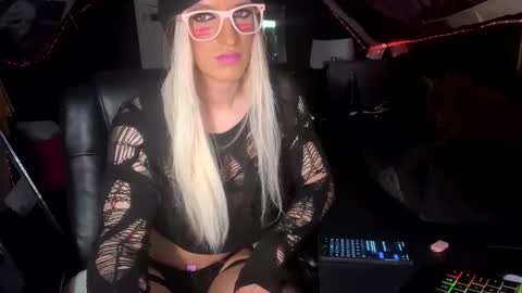 mara jade online show from 10/12/25, 08:35