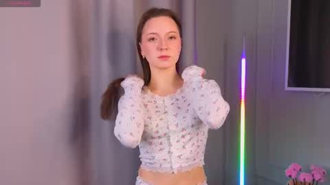 Snapshot of maravilllaa chatting on 12/17/25, 03:07 Mary online show from 12/17/25, 03:07