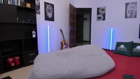 Snapshot of marc105100 chatting on 09/13/25, 06:40 alex marvelxx online show from 09/13/25, 06:40