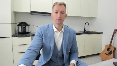 Snapshot of marc105100 chatting on 10/24/25, 07:38 alex marvelxx online show from 10/24/25, 07:38