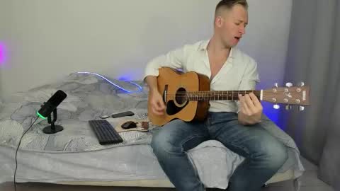 Snapshot of marc105100 chatting on 10/31/25, 05:36 alex marvelxx online show from 10/31/25, 05:36