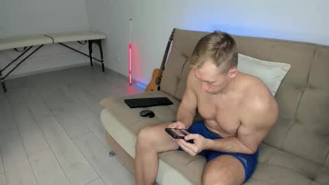 Snapshot of marc105100 chatting on 11/05/25, 09:31 alex marvelxx online show from 11/05/25, 09:31