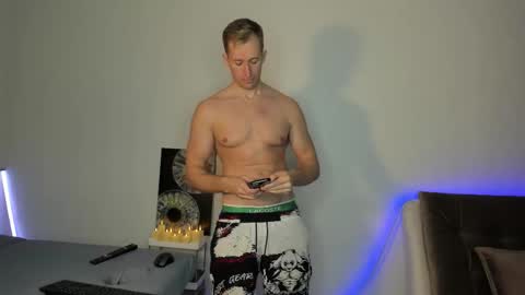 Snapshot of marc105100 chatting on 11/08/25, 01:22 alex marvelxx online show from 11/08/25, 01:22