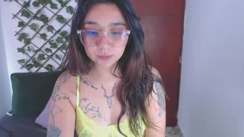 Snapshot of marce_bunny chatting on 09/15/25, 05:46 Marcela online show from 09/15/25, 05:46