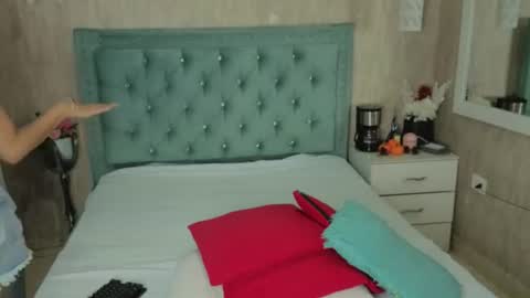 Snapshot of marcelaa_fox chatting on 07/04/26, 11:33 Marcela online show from 07/04/26, 11:33