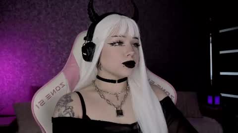 Snapshot of marceline_red chatting on 06/18/26, 10:41 Lady Marceline online show from 06/18/26, 10:41