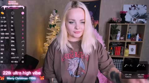 Snapshot of marcelinepeach chatting on 12/25/24, 08:07 Sara online show from 12/25/24, 08:07