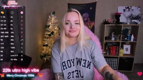 Snapshot of marcelinepeach chatting on 12/27/24, 11:28 Sara online show from 12/27/24, 11:28