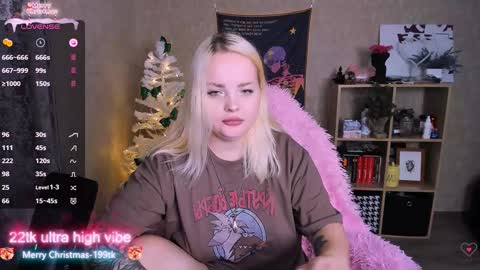 Snapshot of marcelinepeach chatting on 12/28/24, 12:24 Sara online show from 12/28/24, 12:24