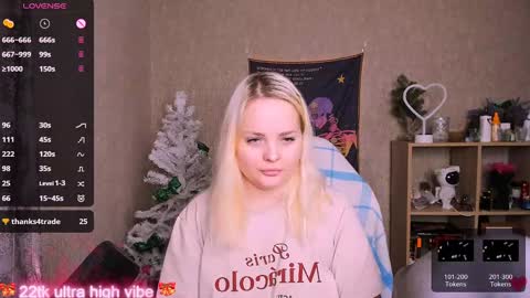 Snapshot of marcelinepeach chatting on 01/14/25, 03:26 Sara online show from 01/14/25, 03:26
