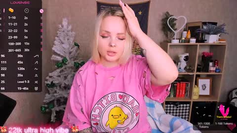 Snapshot of marcelinepeach chatting on 01/16/25, 10:53 Sara online show from 01/16/25, 10:53