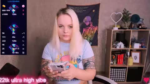 Snapshot of marcelinepeach chatting on 02/12/25, 07:55 Sara online show from 02/12/25, 07:55