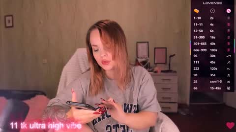 Snapshot of marcelinepeach chatting on 10/02/25, 11:23 Sara online show from 10/02/25, 11:23