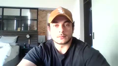 Snapshot of marcelpret20 chatting on 06/04/26, 01:17 marcelpret20 online show from 06/04/26, 01:17