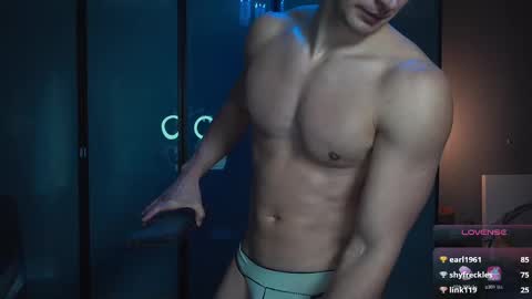 Snapshot of marcusdiamond chatting on 02/25/25, 04:31 Marcus Diamond  online show from 02/25/25, 04:31