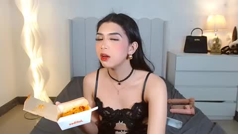 Snapshot of margaret_deluxe chatting on 02/19/25, 01:50 MARGARET online show from 02/19/25, 01:50