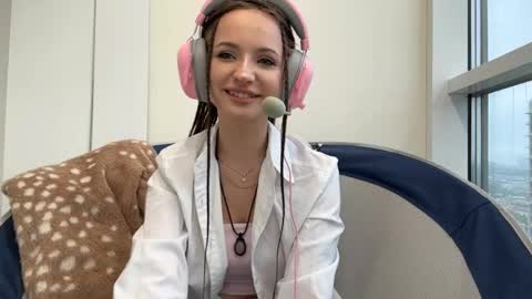 Snapshot of margaretawieczorek chatting on 05/17/26, 10:00 Emily online show from 05/17/26, 10:00
