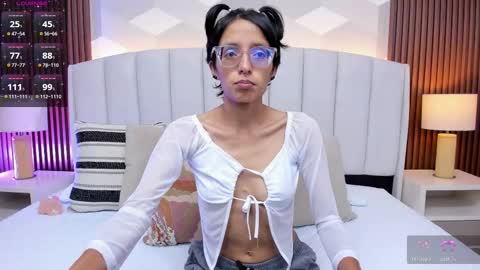 Snapshot of marge_lasander chatting on 11/25/25, 01:49 Aitana online show from 11/25/25, 01:49