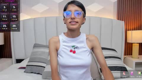 Snapshot of marge_lasander chatting on 12/16/25, 01:32 Aitana online show from 12/16/25, 01:32