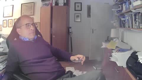 Snapshot of marginalie chatting on 01/01/25, 04:29 marginalie online show from 01/01/25, 04:29