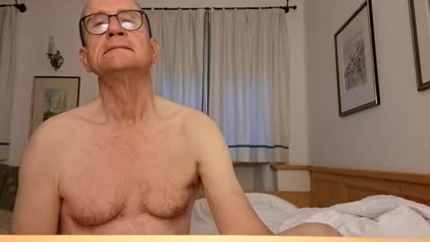 Snapshot of marginalie chatting on 09/30/25, 06:29 marginalie online show from 09/30/25, 06:29