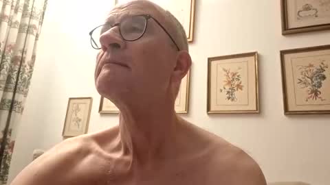 Snapshot of marginalie chatting on 10/28/25, 06:17 marginalie online show from 10/28/25, 06:17