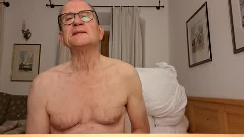 Snapshot of marginalie chatting on 11/29/25, 09:18 marginalie online show from 11/29/25, 09:18