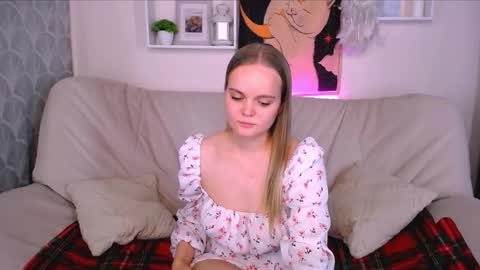 Snapshot of margoblonde chatting on 10/06/25, 06:11 margoblonde online show from 10/06/25, 06:11
