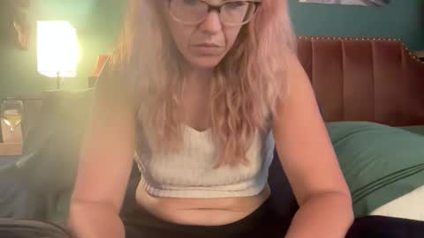 Elle online show from 11/20/25, 09:58