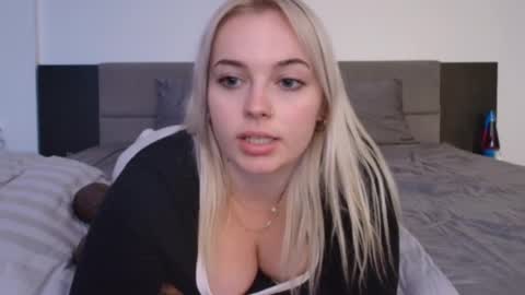 margot_robbie7 online show from 09/16/25, 12:44